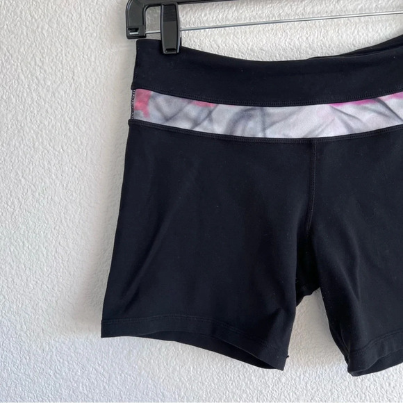 Lululemon Reverse Groove Short - Picture 2 of 12